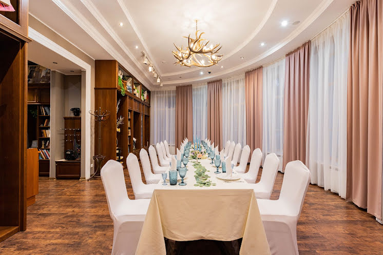 Зал "Библиотека" в «Особняк в парке Сосновка» фотография №1