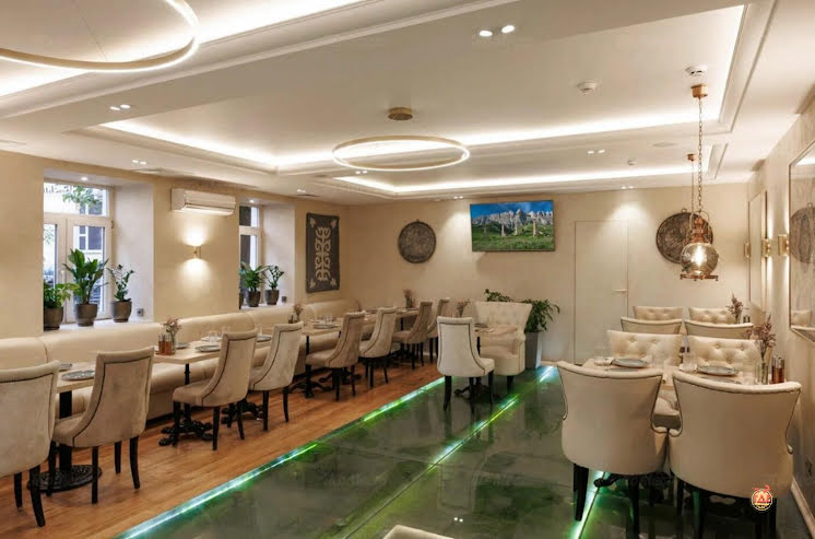 Зал с витражными окнами  в «Сунжа» фотография №1