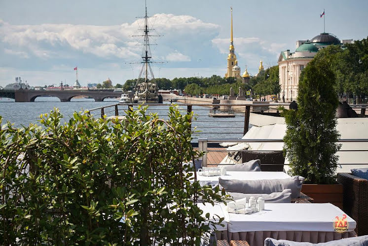 Открытая верхняя палуба  в «Ресторан-теплоход "Volga-Volga"» фотография №6