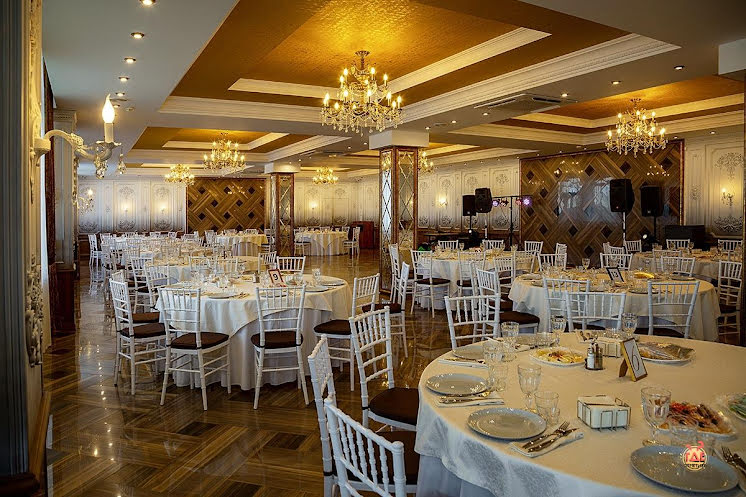 Основной зал в «Брудершафт на Набережной» фотография №3