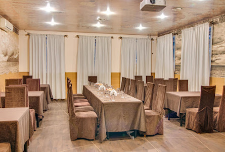 Зал на 40 человек в Зал на 10 человек