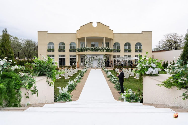 Летняя терраса в саду  в «Villa Barvikha 135» фотография №15