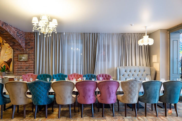 Основной зал в «Иверия на Комарова» фотография №3