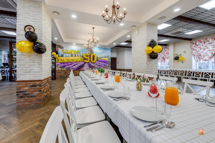 Основной зал  в «Ла Прованс» фотография №16