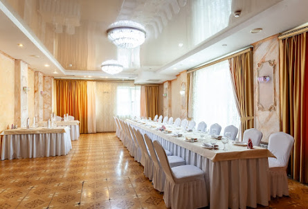 Большой зал  в Средний зал 