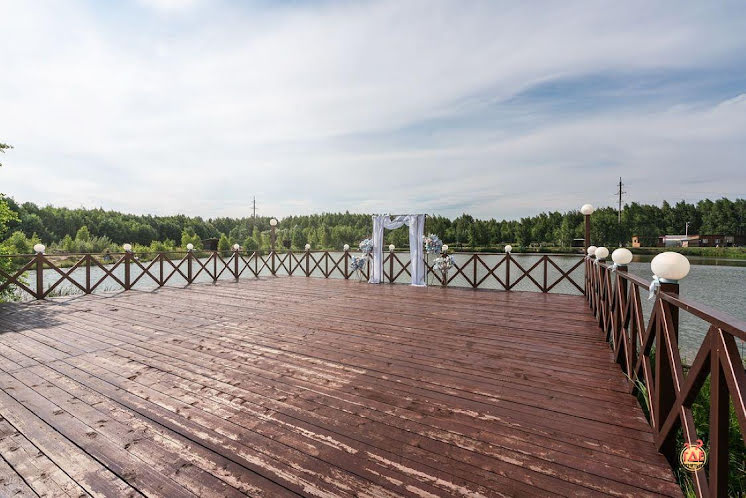 Шатер на озере в «Конюшня» фотография №4