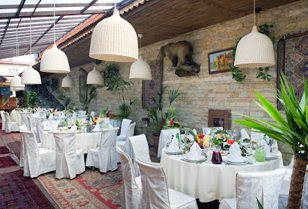 Большой VIP-зал  в Малый VIP-зал 