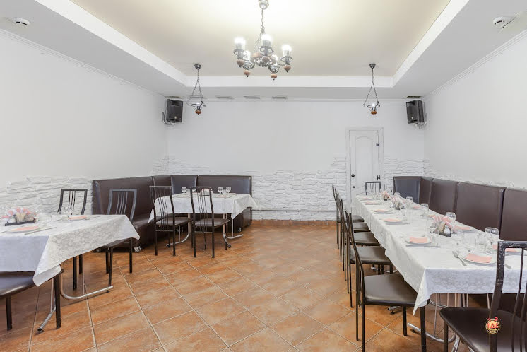 Зал на 30 человек в «Невинный погребок» фотография №1