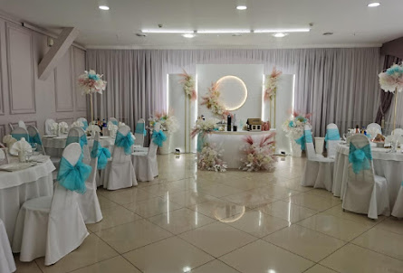 Юбилейный зал в Зеркальный зал