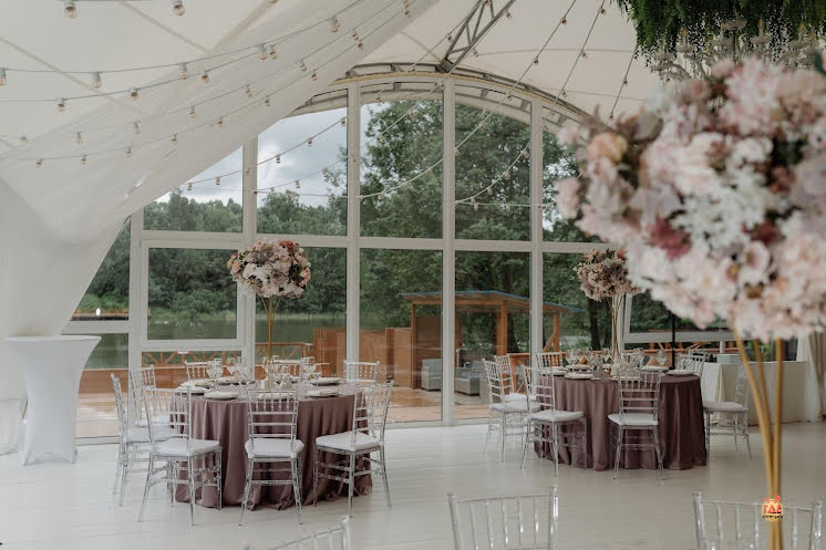 Шатер у озера в «Гребнево» фотография № 1