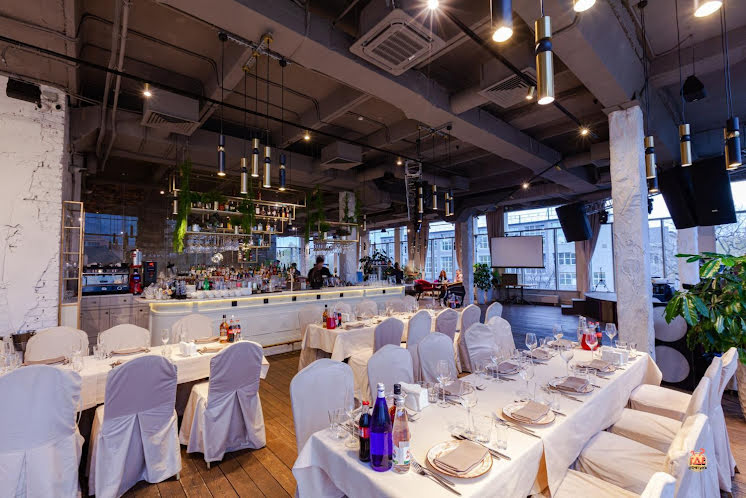 Зал на 1 этаже в «Сытый лось на Большой Семёновской» фотография №19