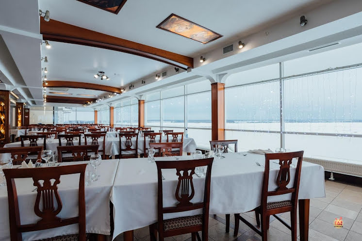 Основной зал  в «Русская усадьба» фотография №2