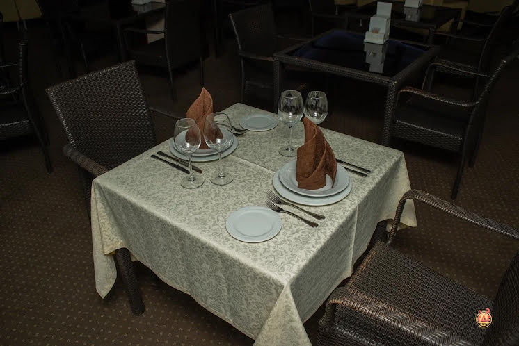 Основной зал в «Камелот» фотография №11