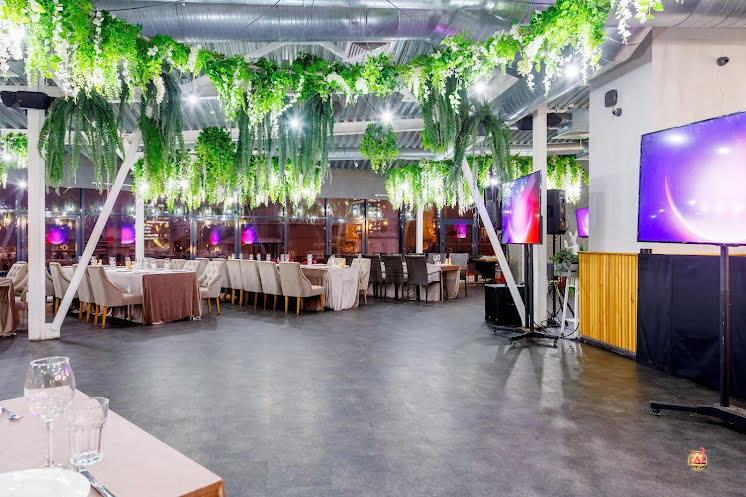 Основной зал в «SKY8 Terrace&Grill» фотография №13