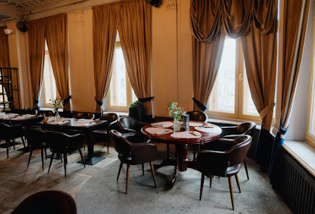 Основной зал в Золотой зал 