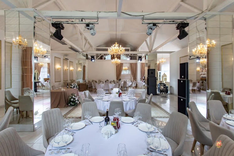 Белый зал в «Золотая подкова» фотография №6