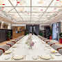 Основной зал  в «BISTROT 44»