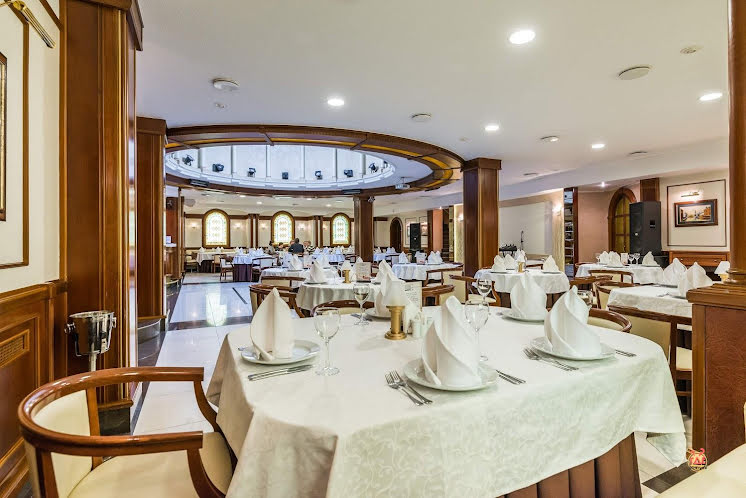 Большой зал в «ЛЕОН на Металлургов» фотография №12