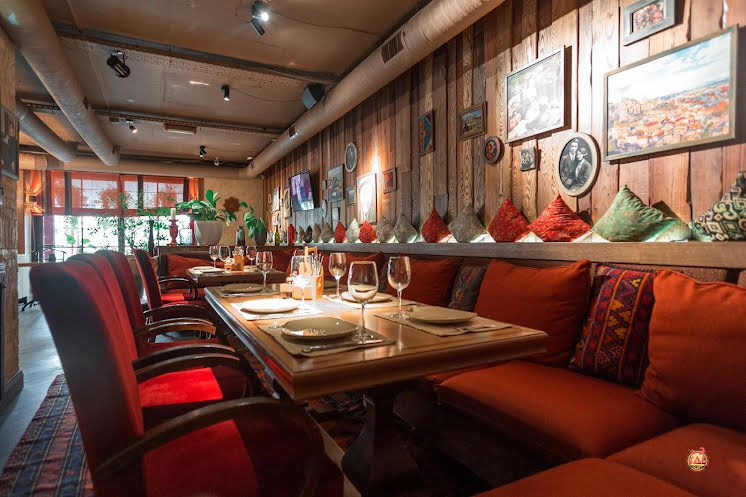 Основной зал в «Бастурма» фотография №1