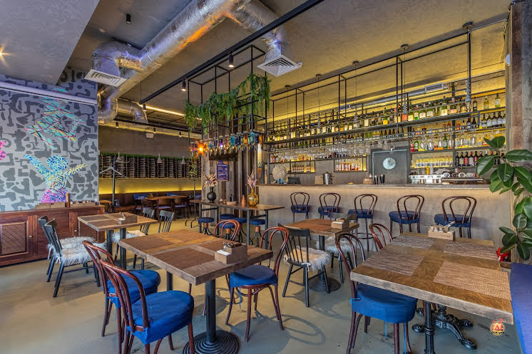 Основной зал  в «Накатули-бар» фотография №6