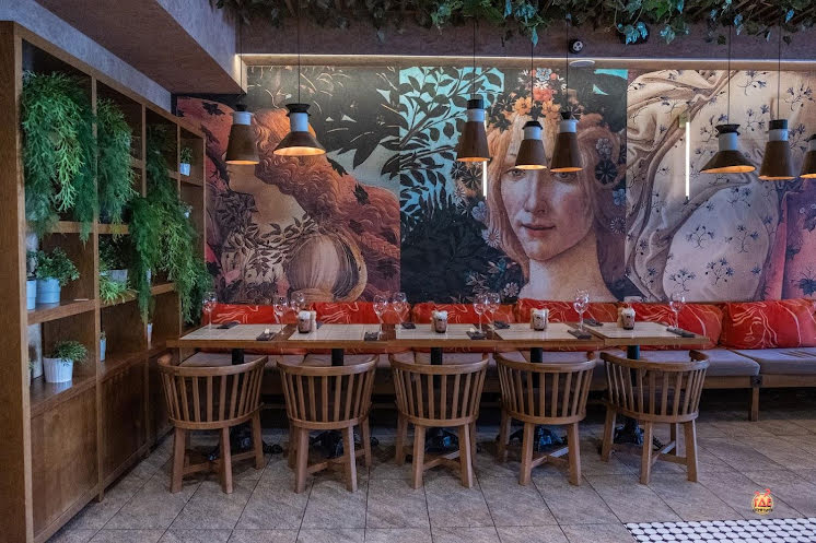 Зал ресторана в «Перчини на огне» фотография №14