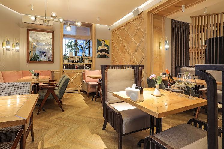 Основной зал в «Beefstroganoff Grill» фотография №18