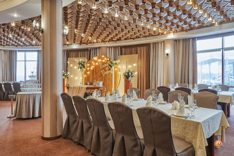 Зал ресторана в «Глобус» фотография №6