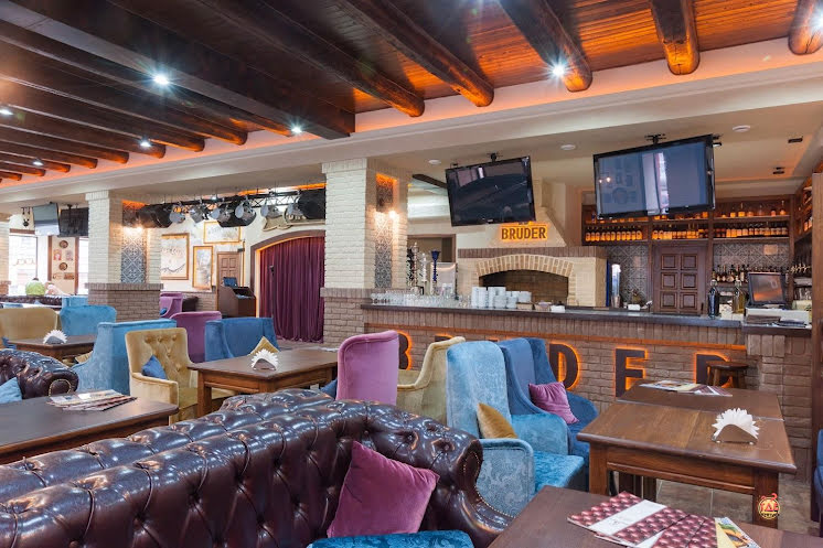 Основной зал в «Брудершафт BRUDER» фотография №4