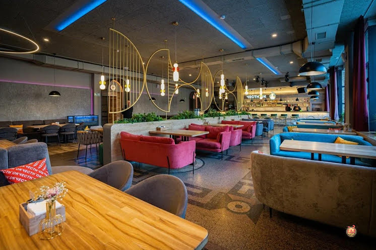 Основной зал в «Честн'ок» фотография №3