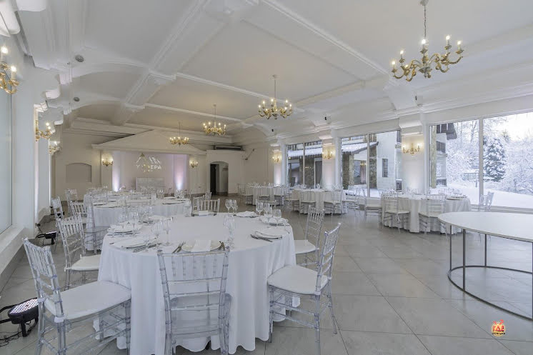 Нижний зал в «Мир у Озера» фотография №10