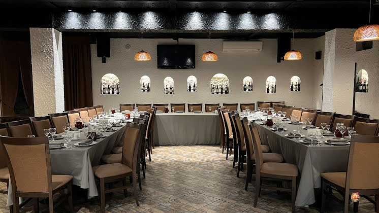 Зал ресторана «Барев» в «Барев» фотография №2