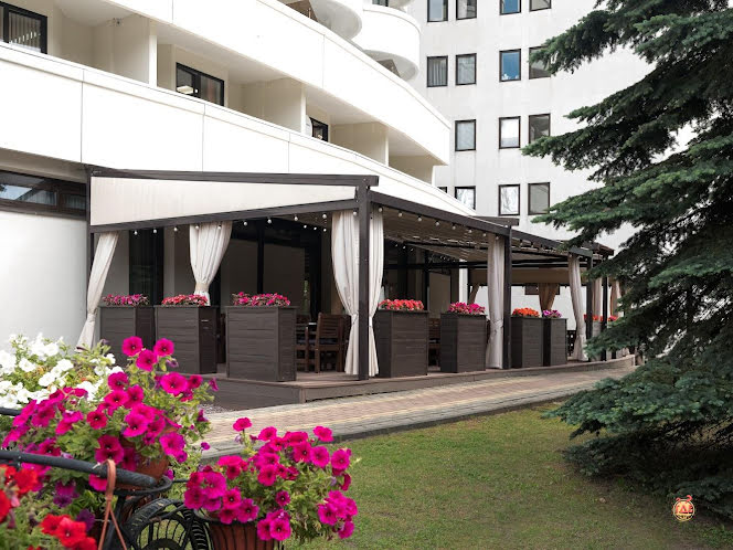 Летняя терраса в «Edge Seligerskaya-Moscow» фотография №1