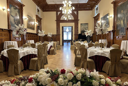 Зал "Дубовая гостиная" в Зал "Гостиная № 8"