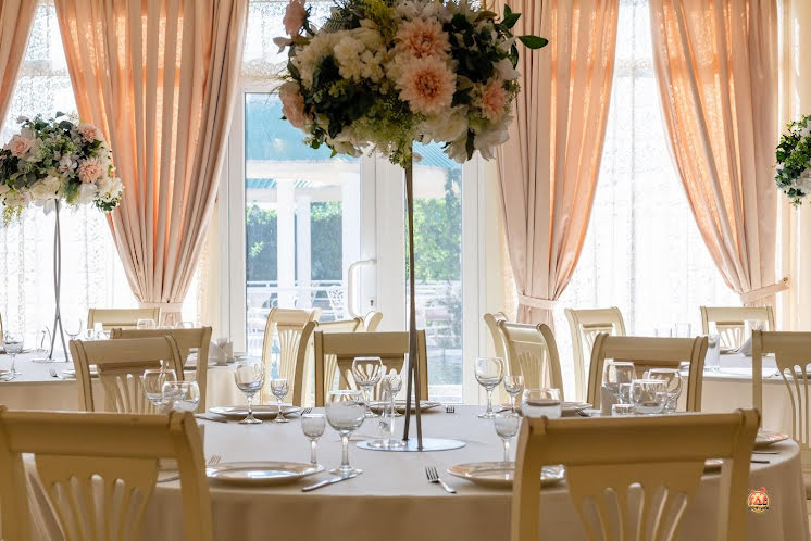 Большой зал в «Версаль» фотография №2