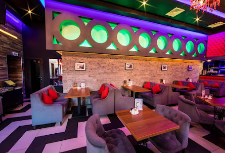 Основной зал в Нижний зал