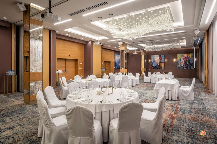 Банкетный зал Conrad Waldorf Astoria в «DoubleTree by Hilton Novosibirsk» фотография №3