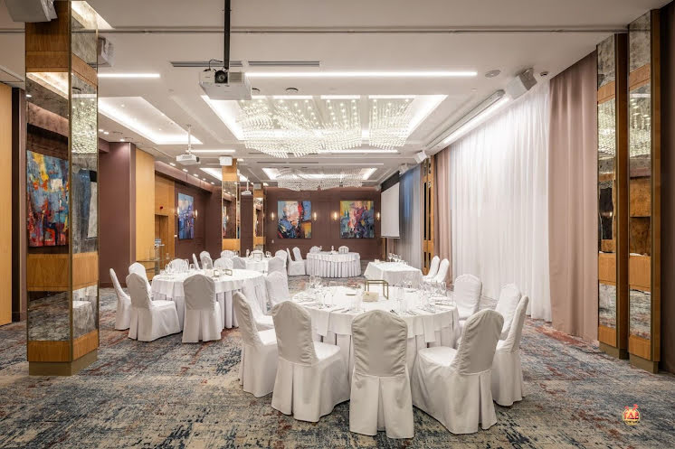 Банкетный зал Conrad Waldorf Astoria в «DoubleTree by Hilton Novosibirsk» фотография № 1