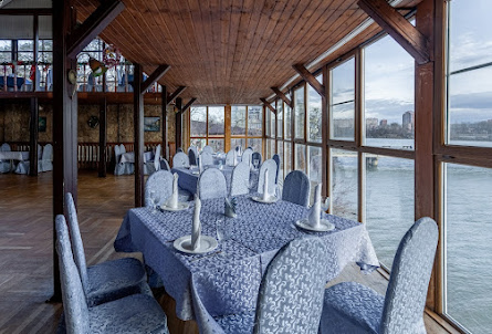 Зал на 100 человек в Каминный зал