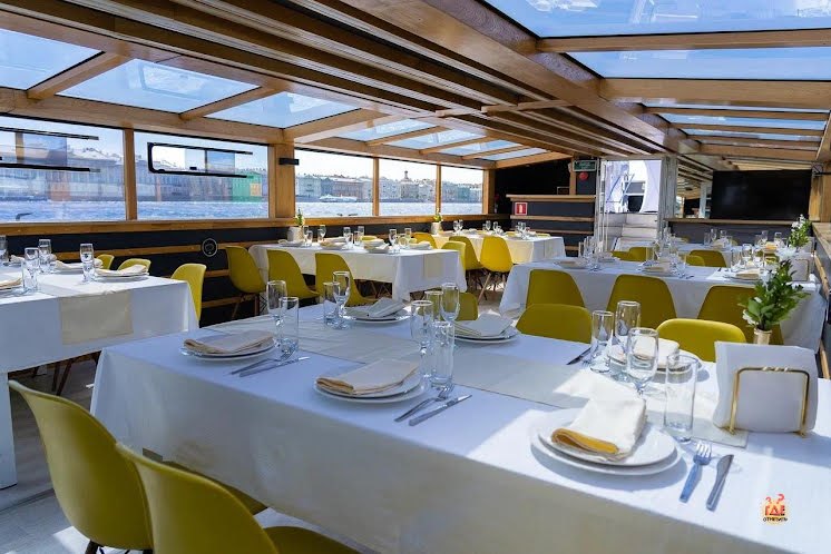 Основной зал в «Теплоход "Альта"» фотография №3