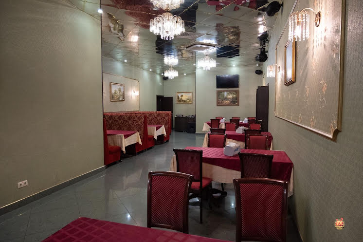 Зал Ресторана в «Angel Hotel» фотография №10