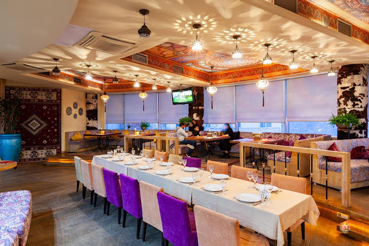 Основной зал в «Чайхана Сезам на Рябиновой» фотография №16