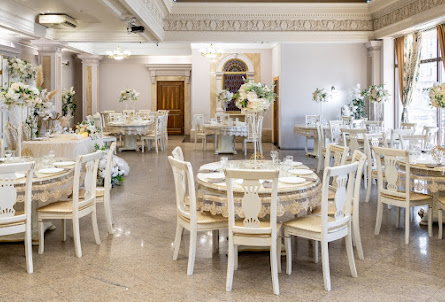 Основной зал  в Малый зал