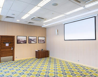  ресторан Hampton by Hilton