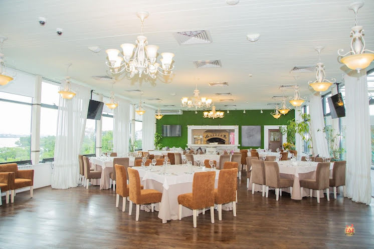 Зал «Панорама-сад» в «Panorama Steak House» фотография №16