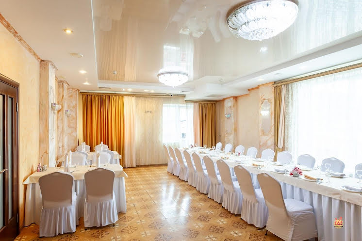 Большой зал  в «Золотой дворик» фотография №2