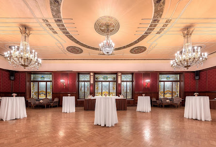 Зал «Красный» в Зал «Тургенев»