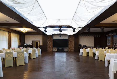 Основной зал в Винный погреб