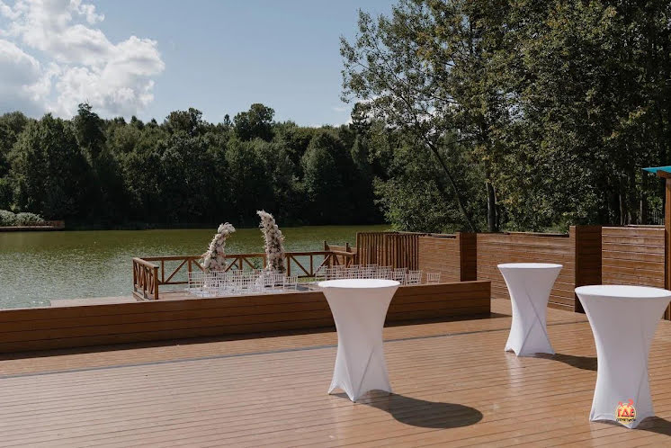 Шатер у озера в «Гребнево» фотография №6