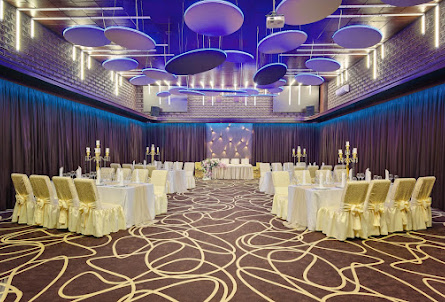 Большой зал в Малый зал