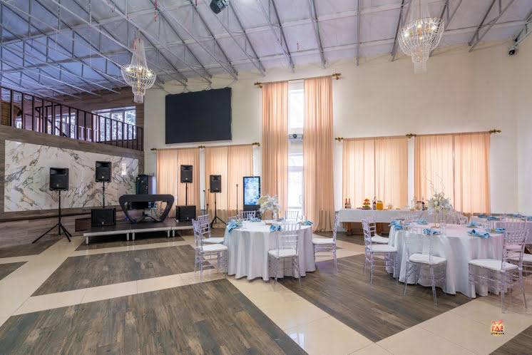 Большой зал в «Конюшня» фотография №14